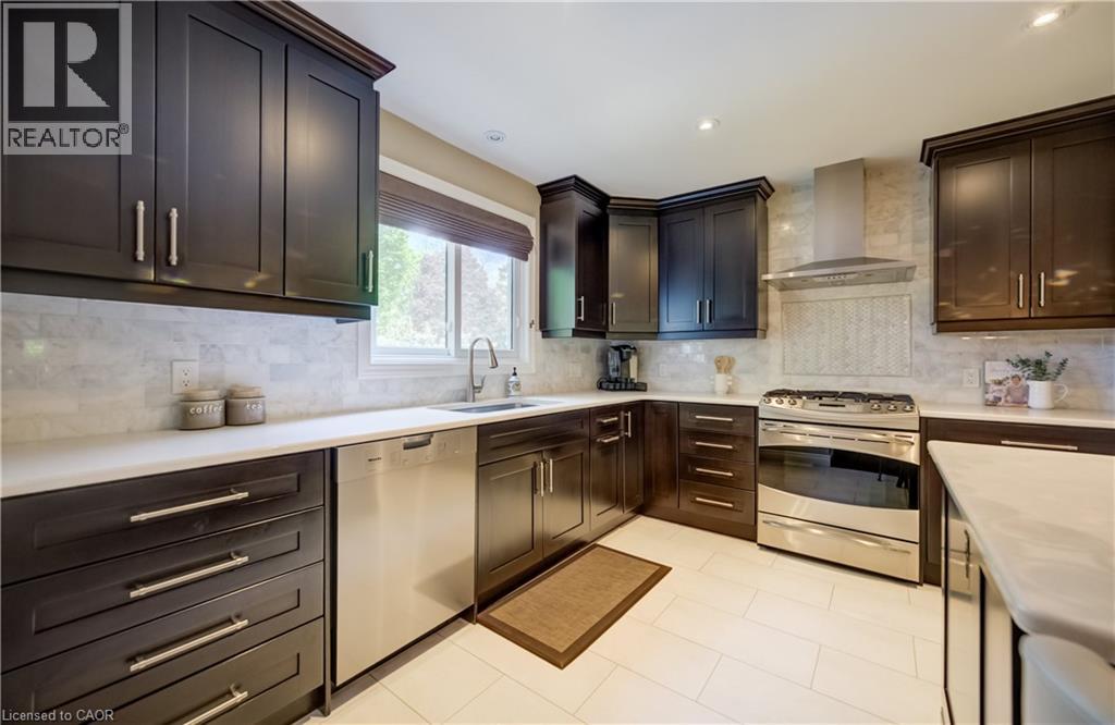 60 HUNTLEY Crescent - 16