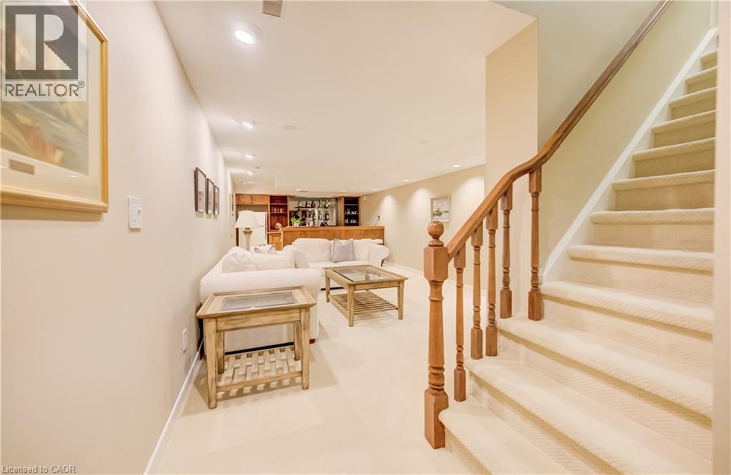 60 HUNTLEY Crescent - 32