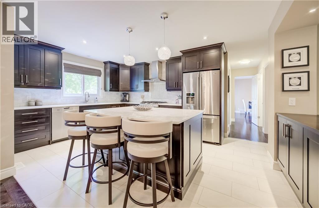 60 HUNTLEY Crescent - 11