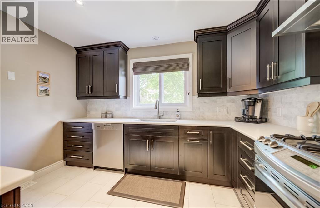 60 HUNTLEY Crescent - 12