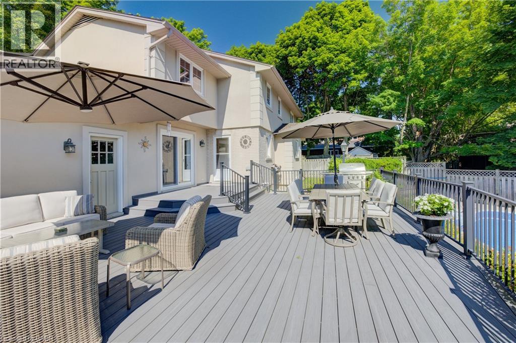 60 HUNTLEY Crescent - 40
