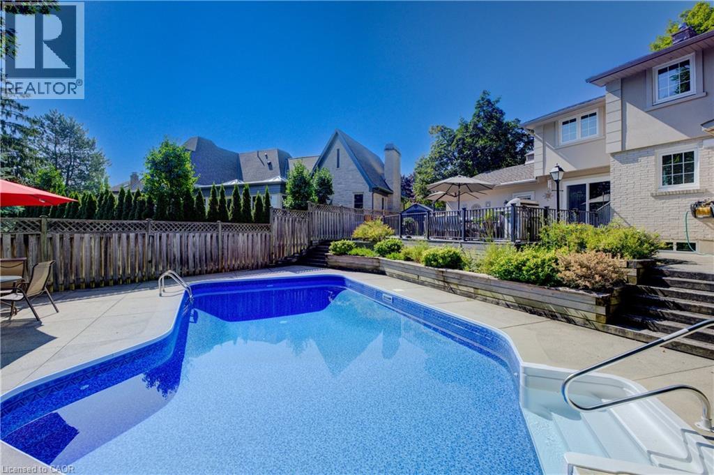 60 HUNTLEY Crescent - 42