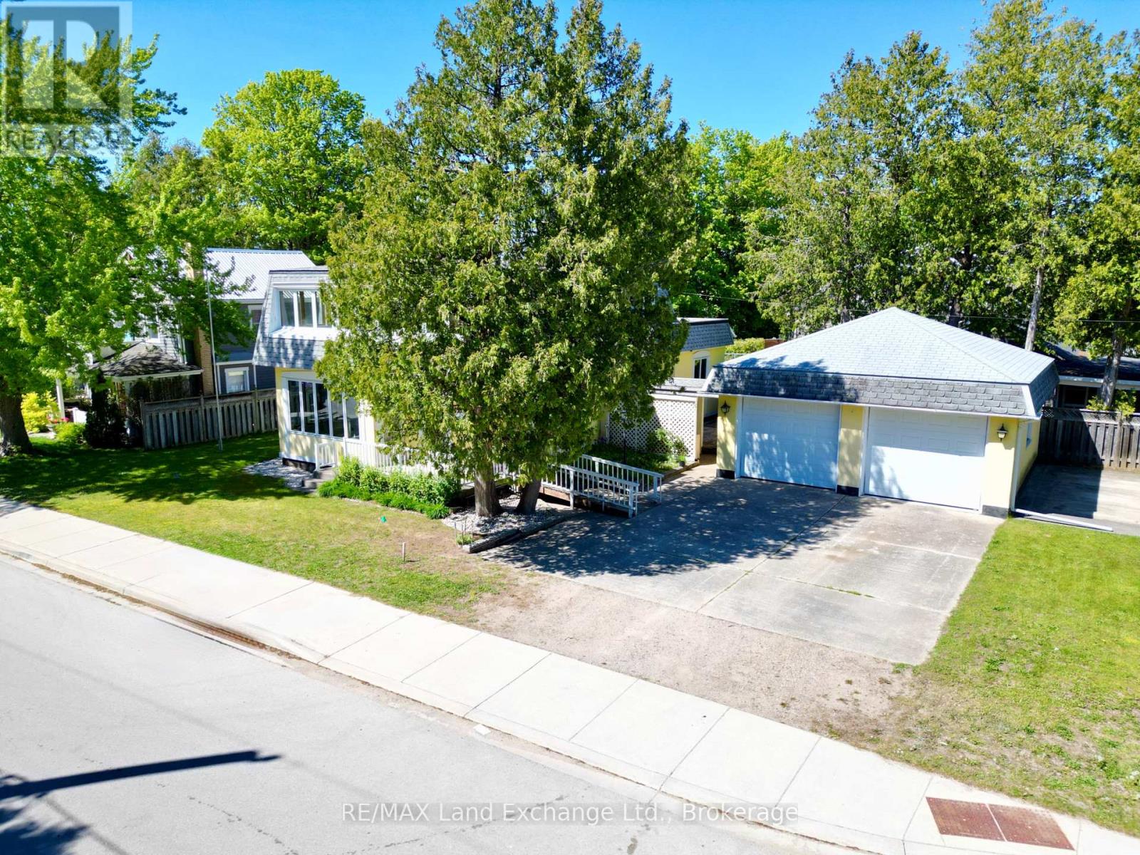 66 CHANTRY VIEW DRIVE - 26
