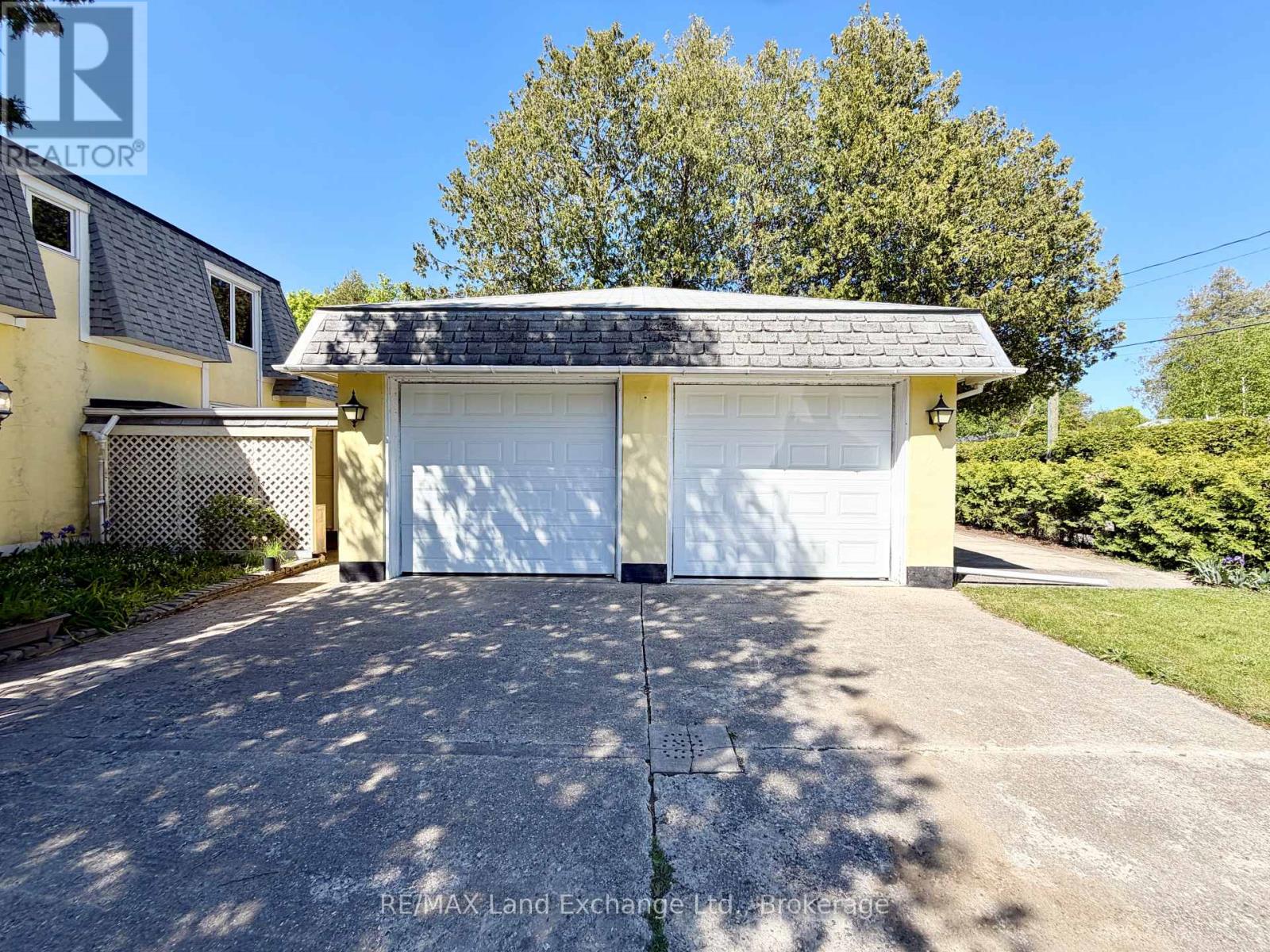66 CHANTRY VIEW DRIVE - 34