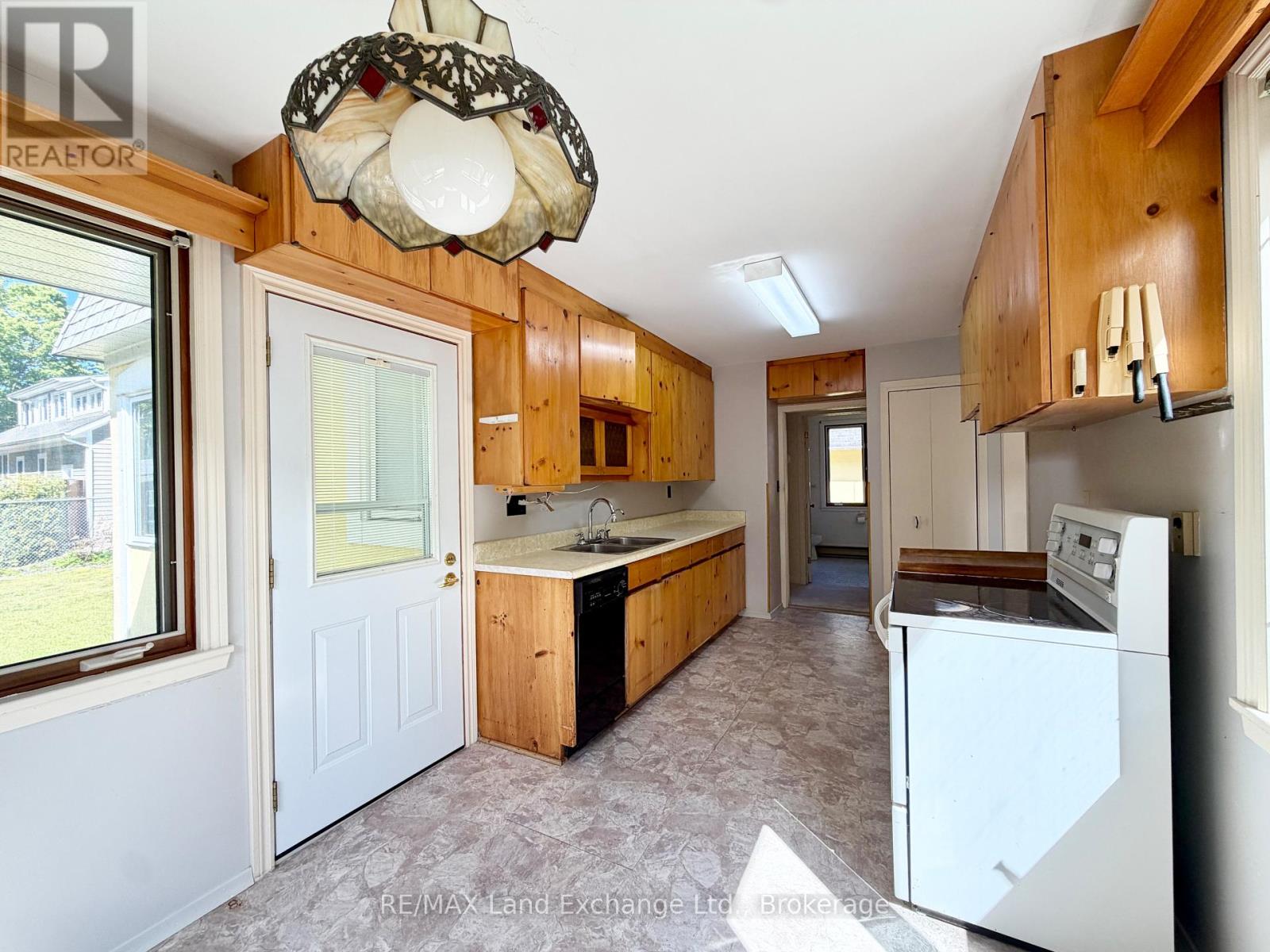 66 CHANTRY VIEW DRIVE - 6