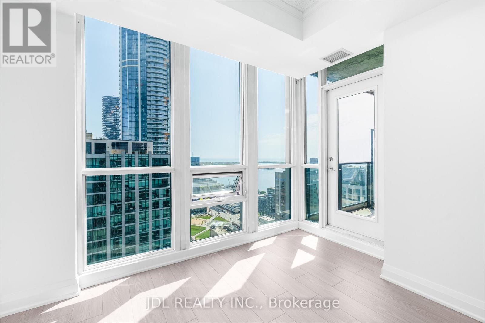 #4006 16 HARBOUR STREET - 11