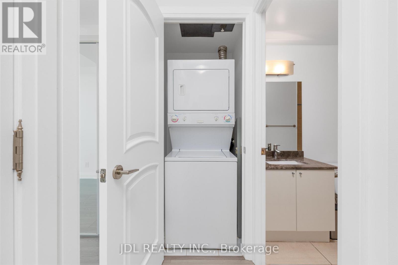 #4006 16 HARBOUR STREET - 14