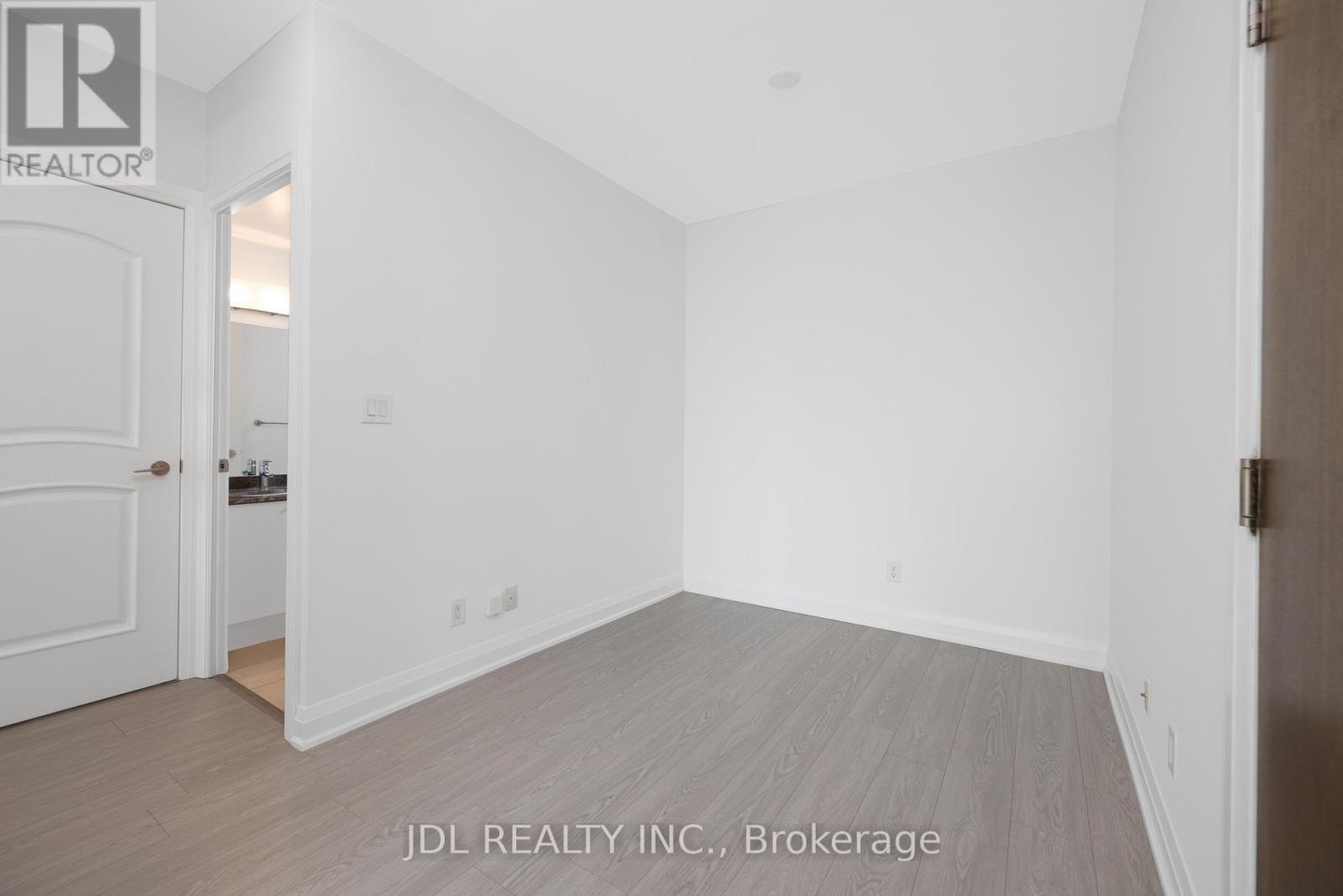 #4006 16 HARBOUR STREET - 15