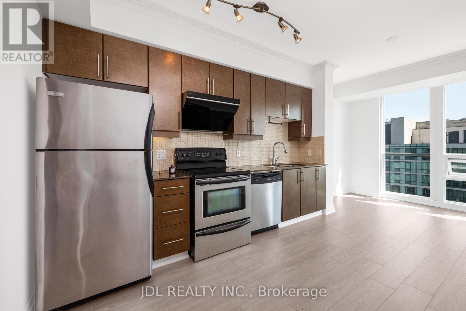 #4006 16 HARBOUR STREET - 8