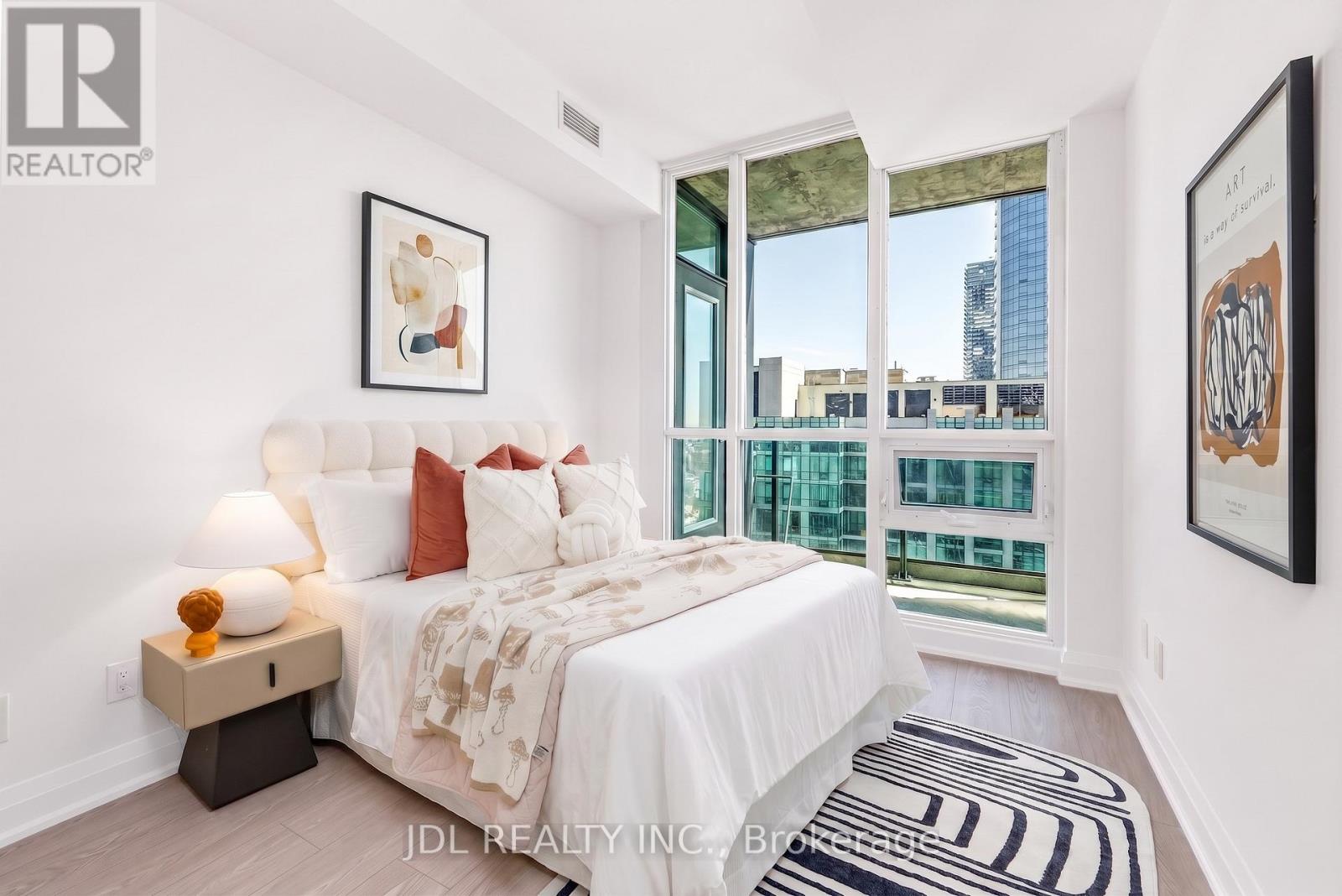 #4006 16 HARBOUR STREET - 9