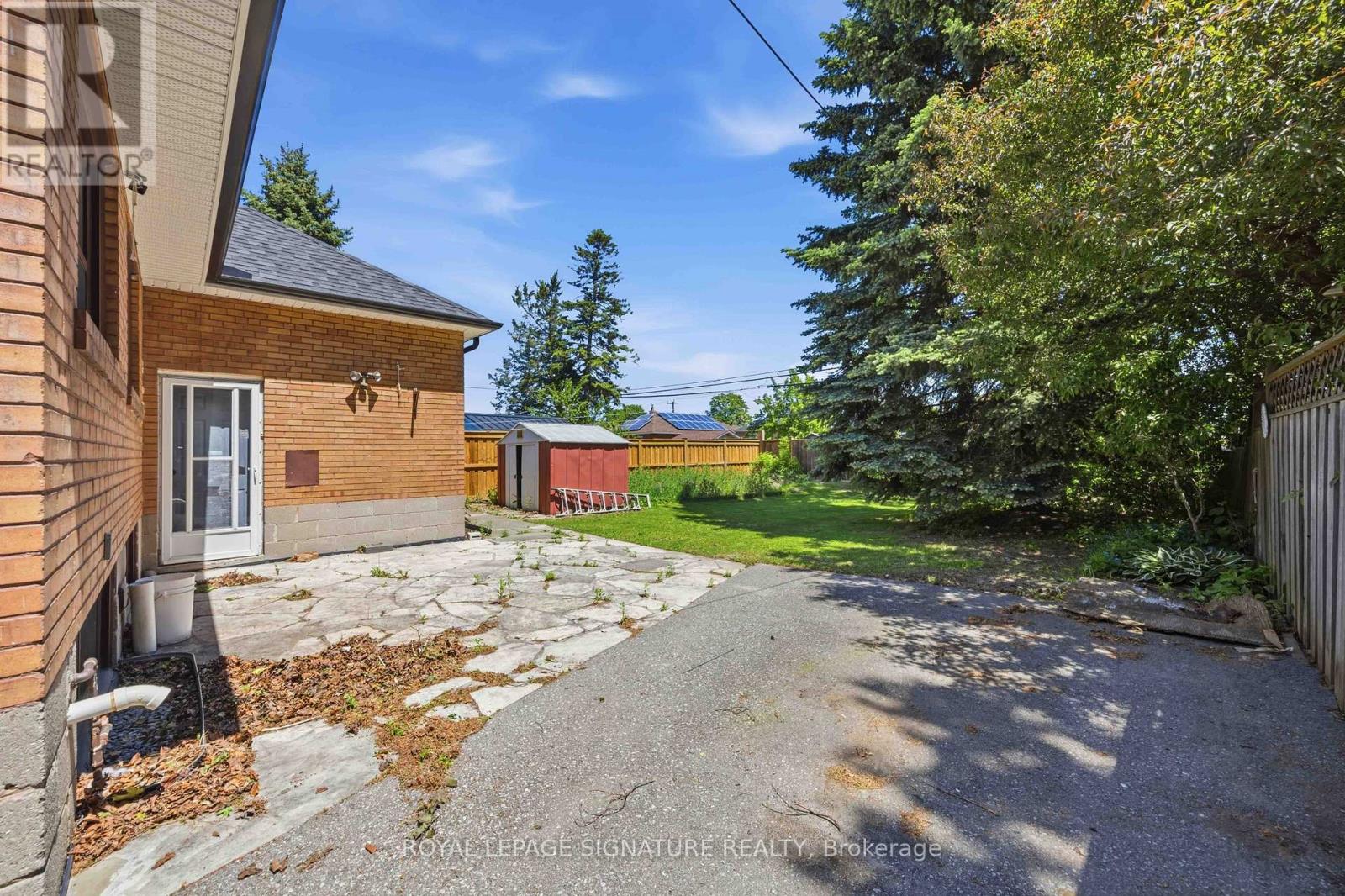 37 IVORWOOD CRESCENT - 32