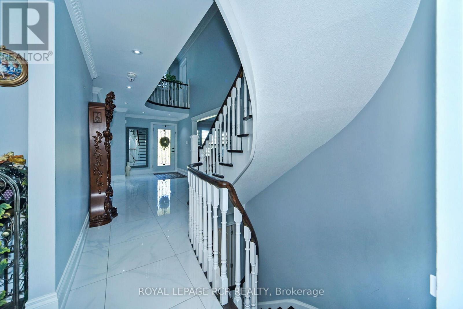 3 JACKMAN CRESCENT - 32