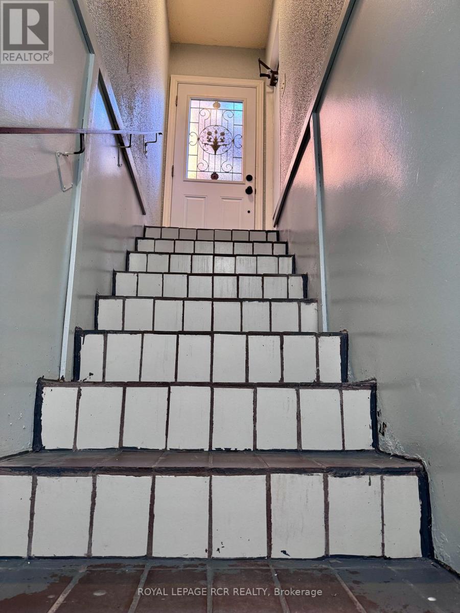 3 JACKMAN CRESCENT - 42