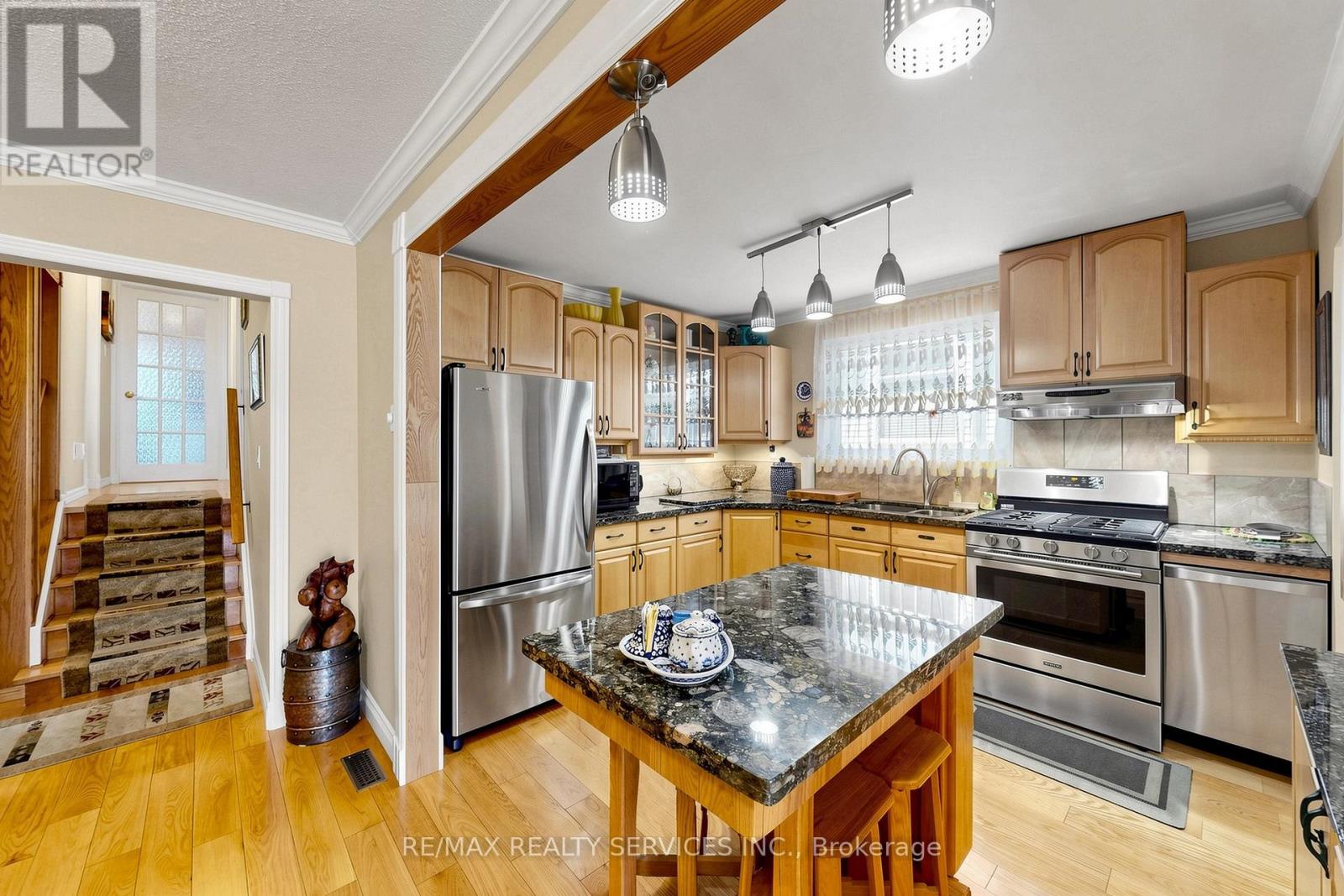 36 GLENVALE BOULEVARD - 16