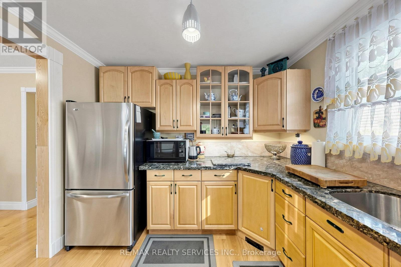 36 GLENVALE BOULEVARD - 20