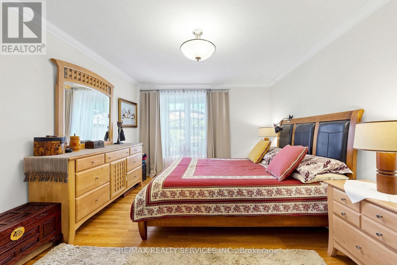 36 GLENVALE BOULEVARD - 23