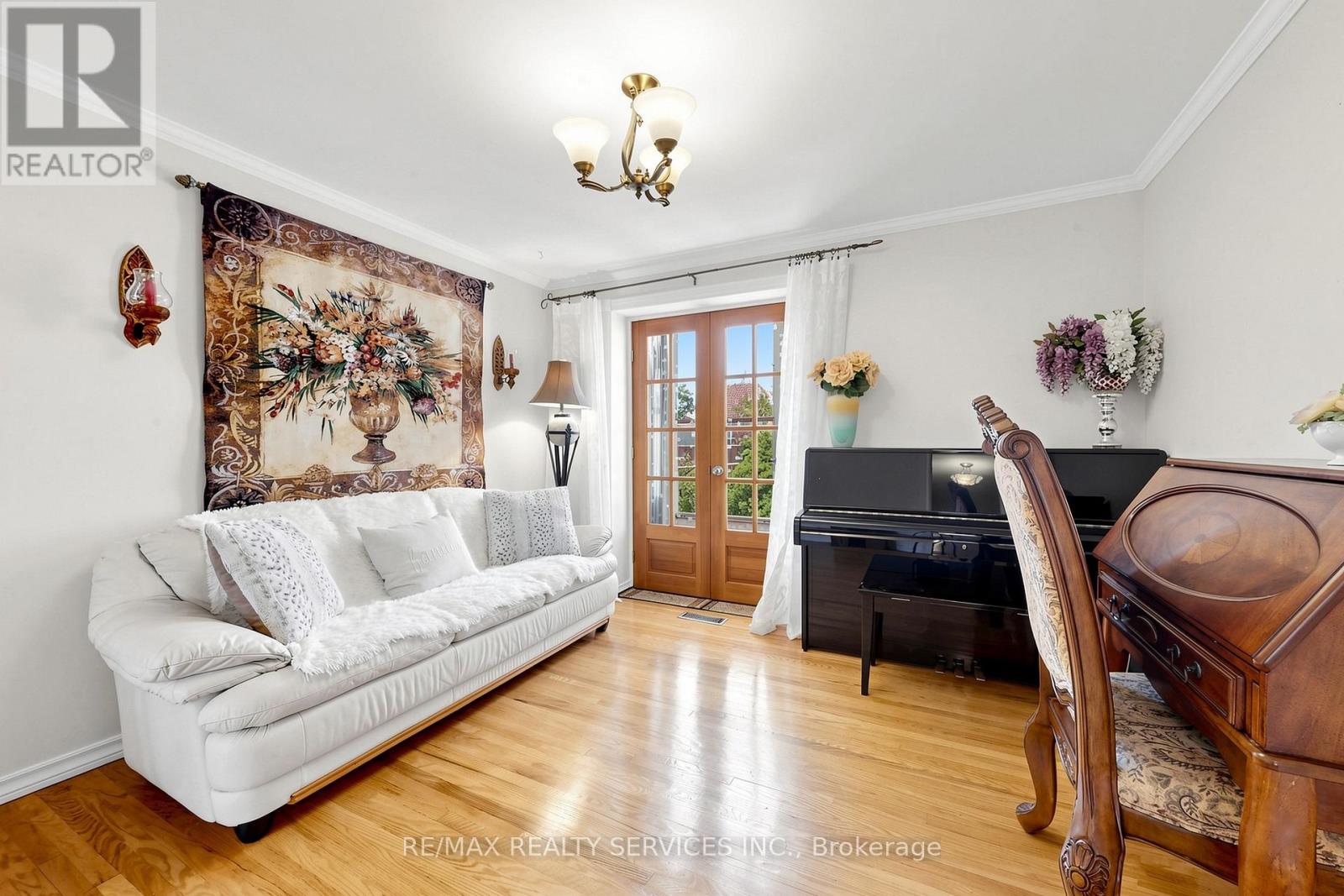 36 GLENVALE BOULEVARD - 30