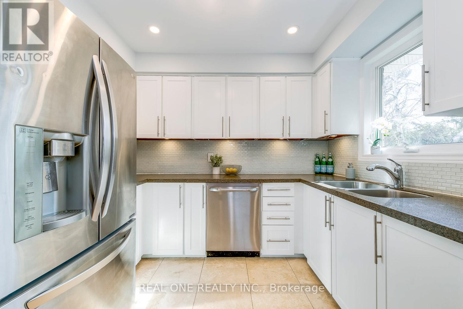 533 TIPPERTON CRESCENT - 12