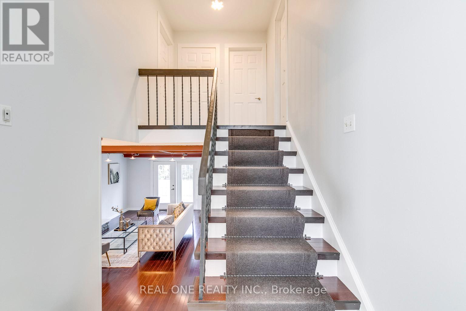 533 TIPPERTON CRESCENT - 19