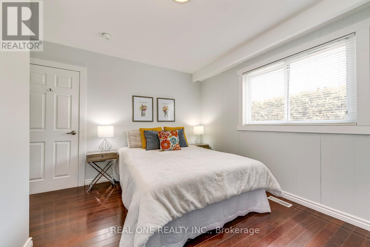 533 TIPPERTON CRESCENT - 35