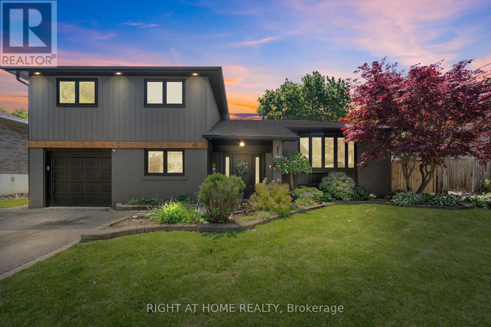 45 IRWIN CRESCENT - 1
