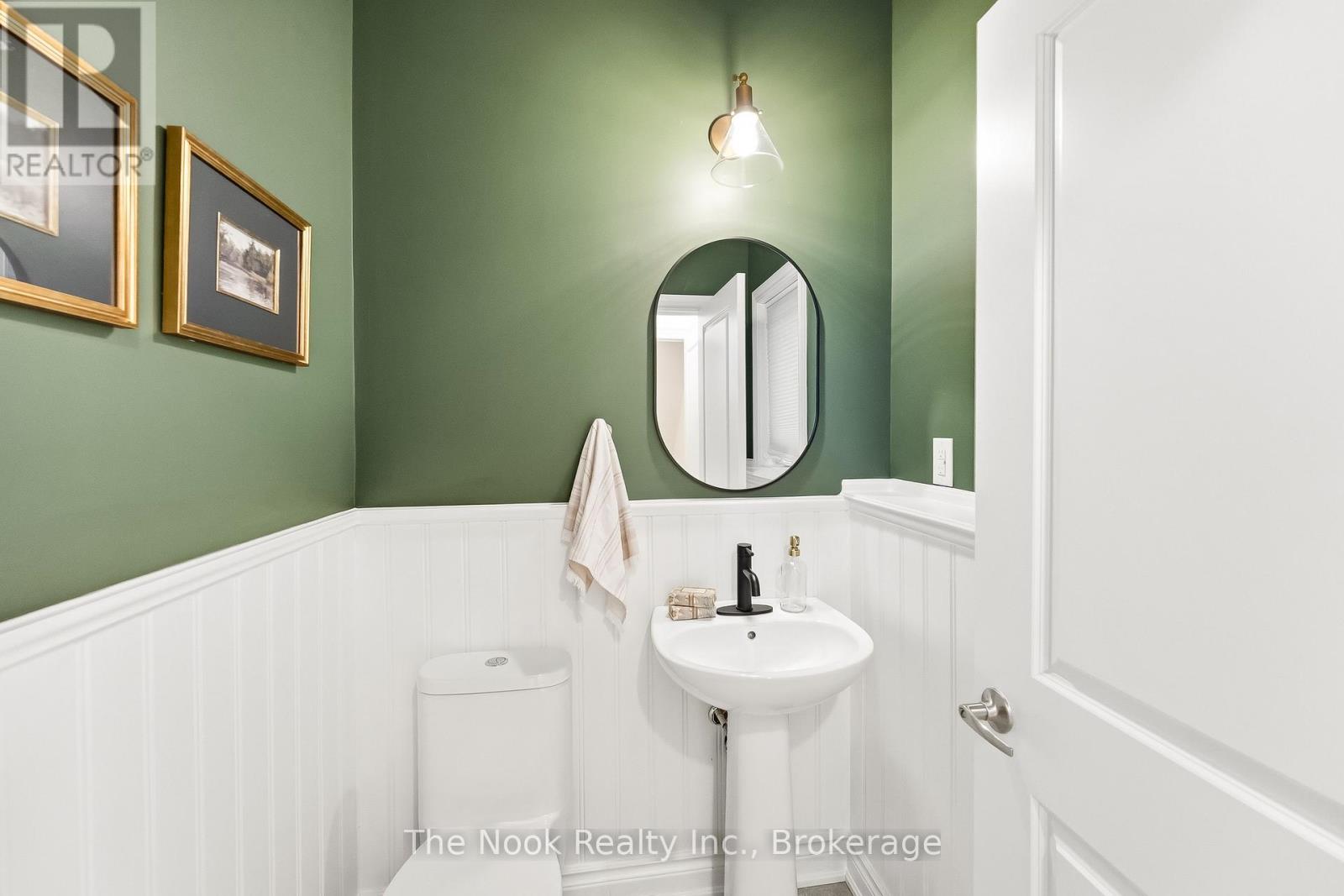 52 NIGHTINGALE CRESCENT - 19