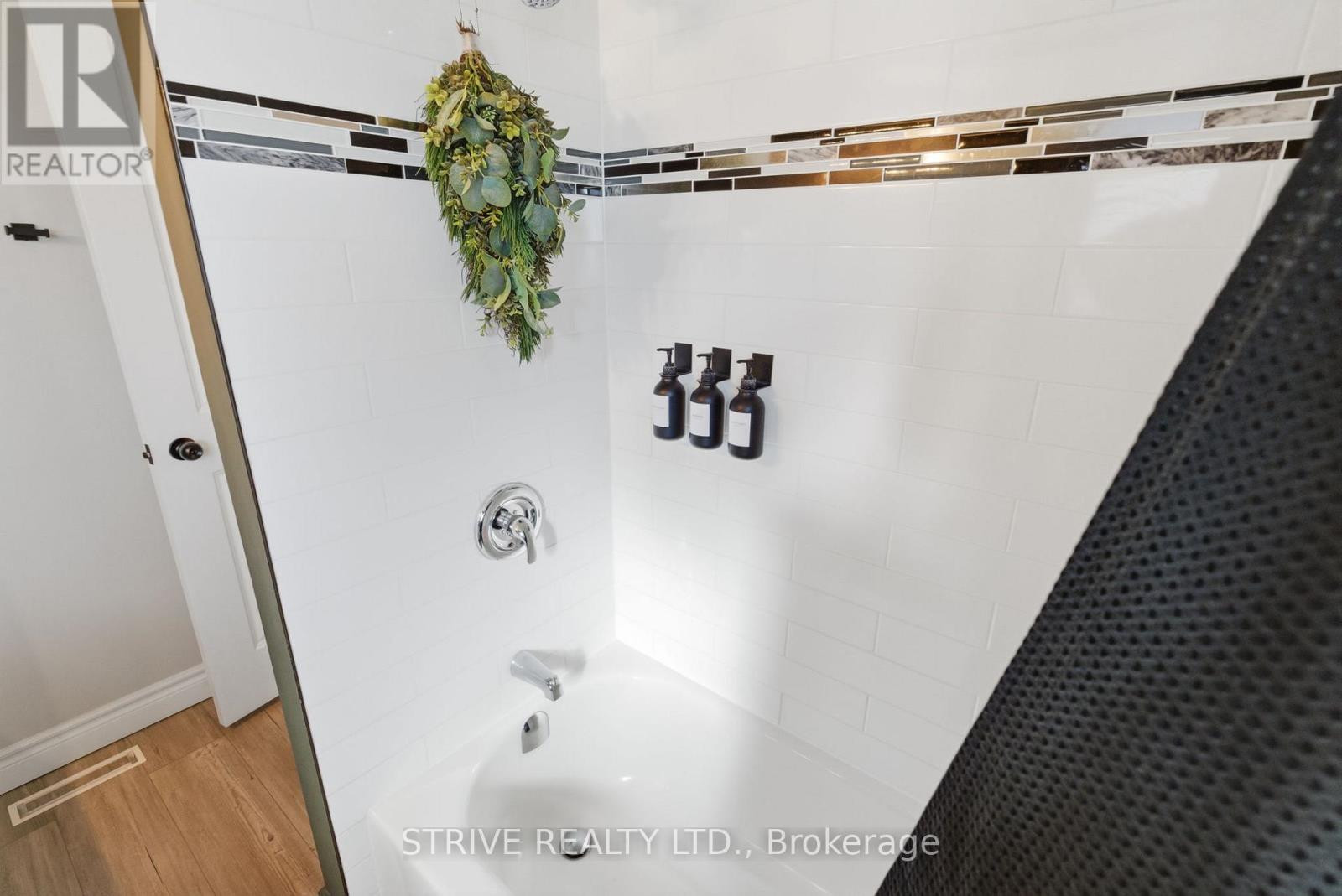 107 CROMWELL AVENUE - 23