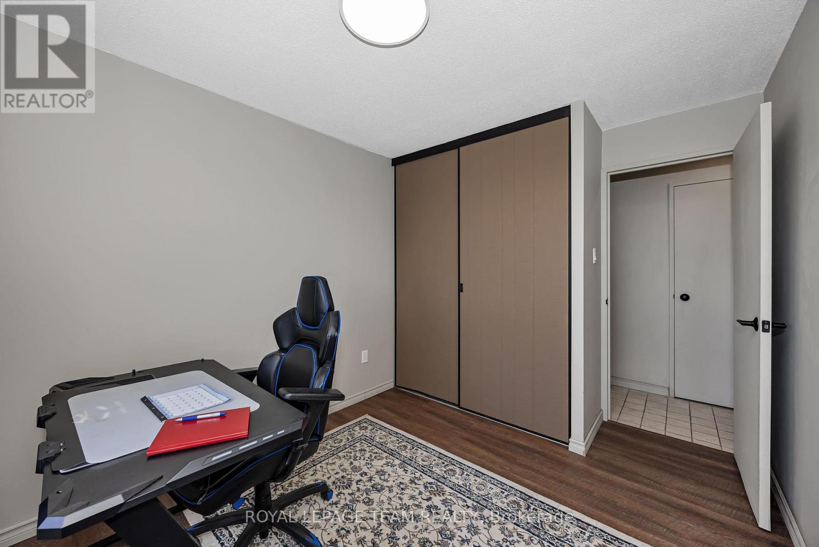 #707 20 CHESTERTON DRIVE - 22