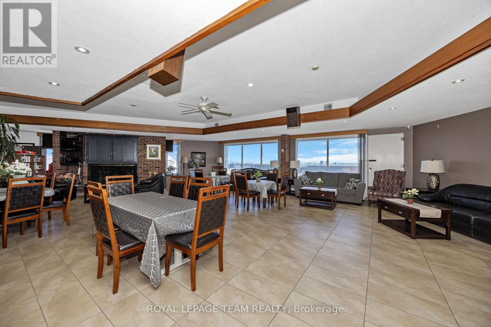 #707 20 CHESTERTON DRIVE - 25