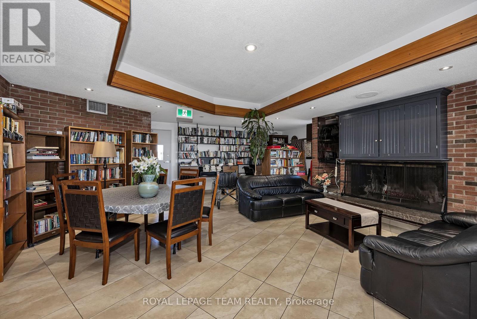 #707 20 CHESTERTON DRIVE - 26