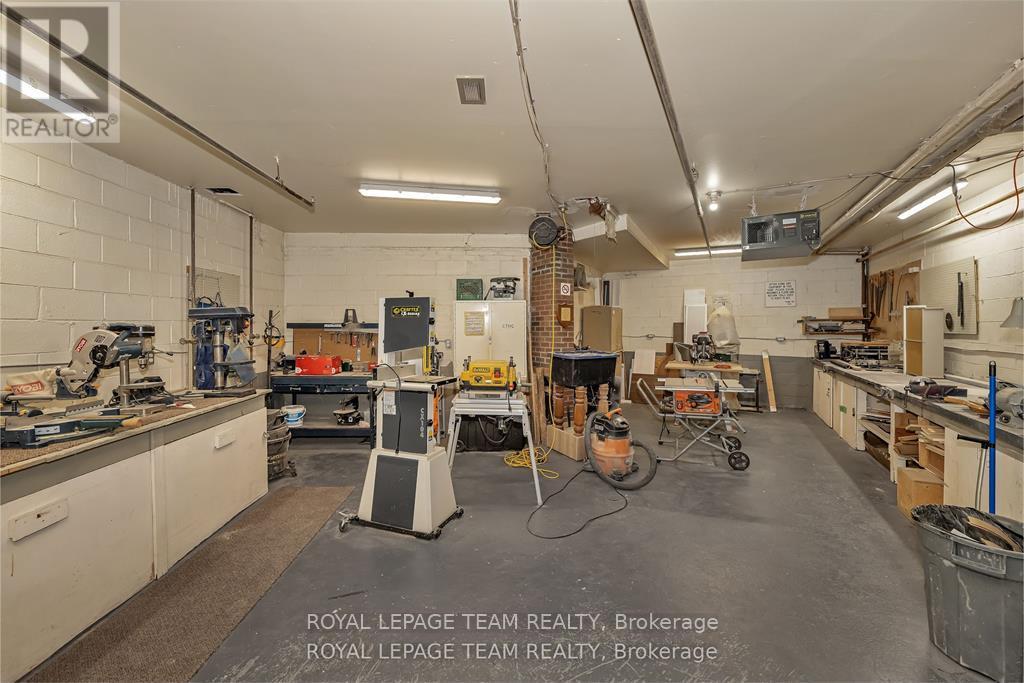 #707 20 CHESTERTON DRIVE - 35