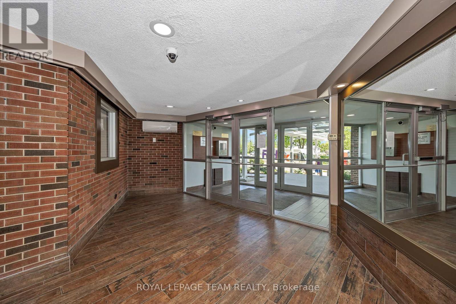 #707 20 CHESTERTON DRIVE - 4