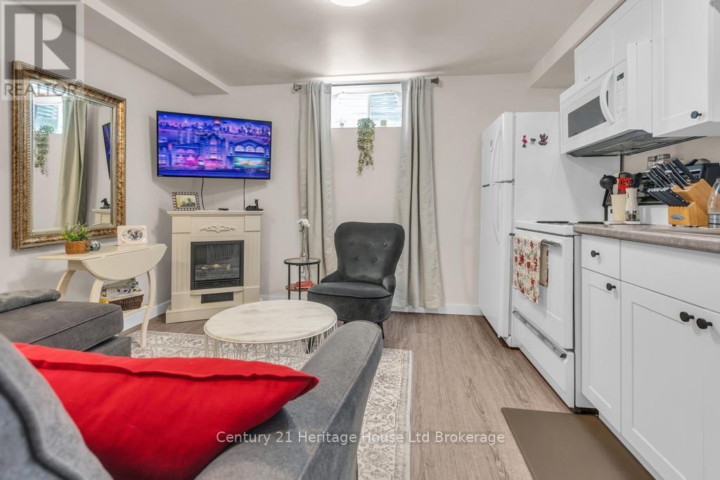 1-bedroom home for sale at #6 - 112 ROLPH STREET, Tillsonburg ON · photo 2 of 15