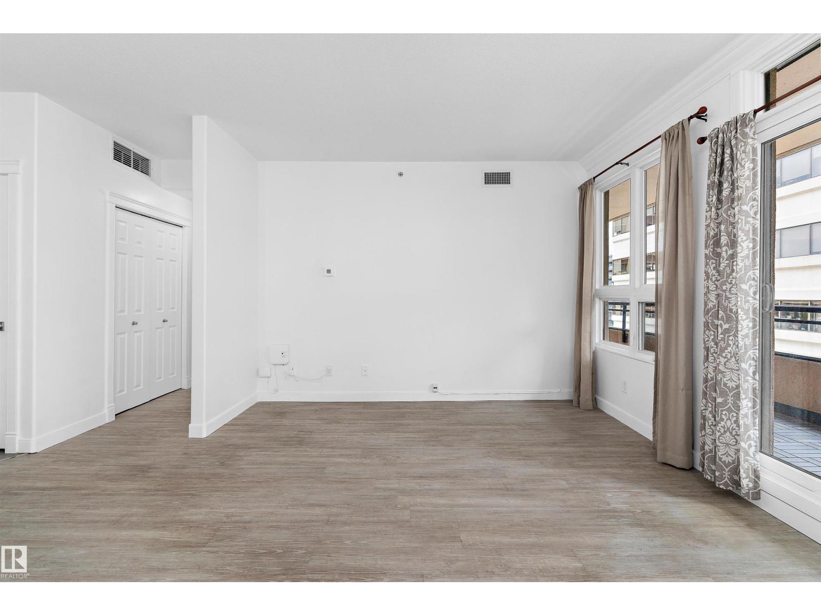 #902 9939 109 ST NW — photo 16
