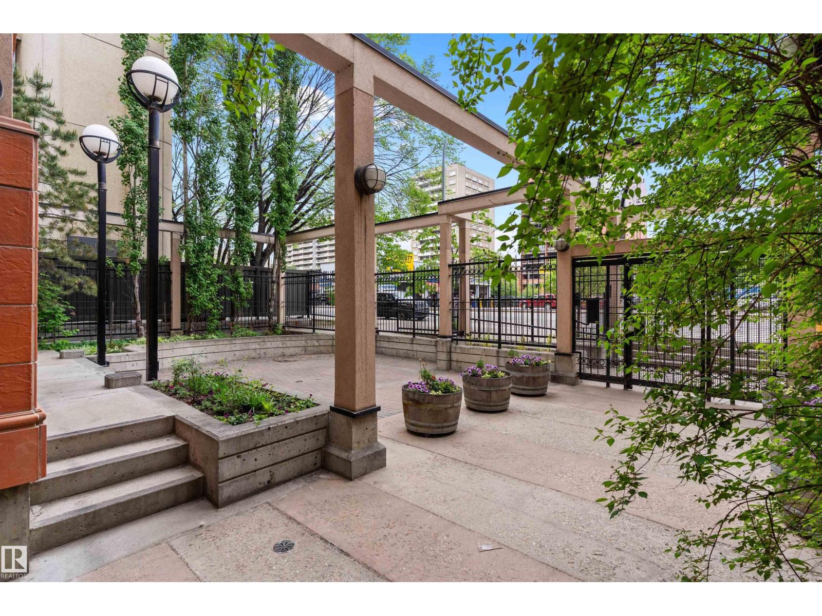 #902 9939 109 ST NW — photo 30