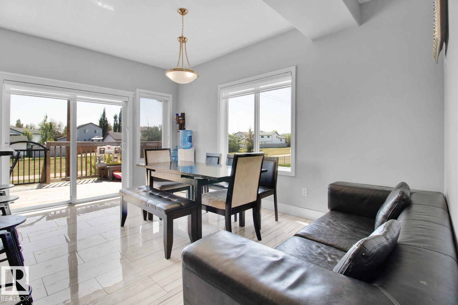 #29 13215 153 AV NW - 11