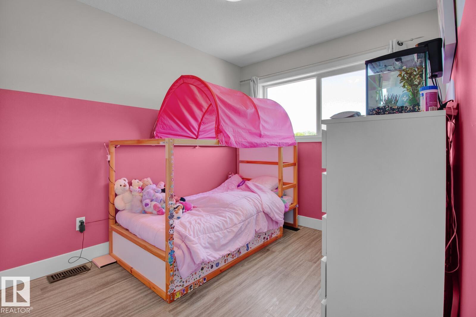 #29 13215 153 AV NW - 22