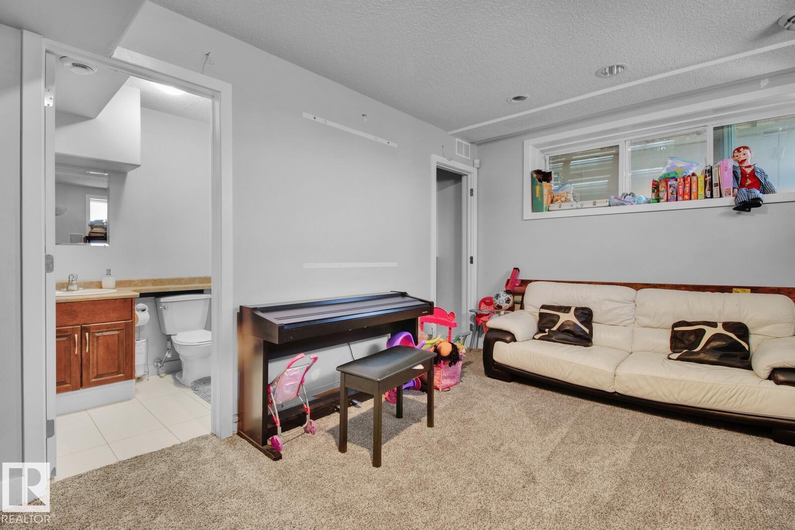 #29 13215 153 AV NW - 30