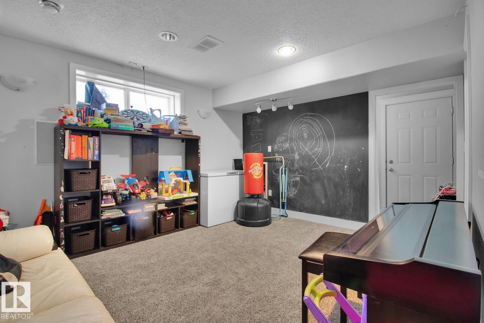#29 13215 153 AV NW - 32