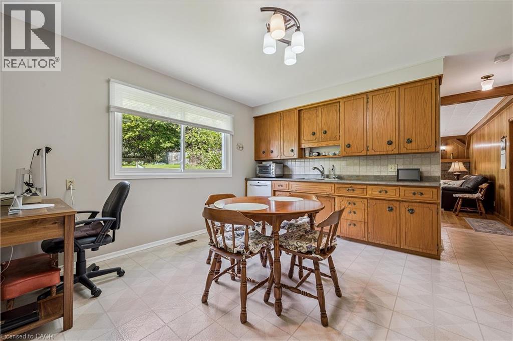 15 CLOVERDALE Crescent - 11