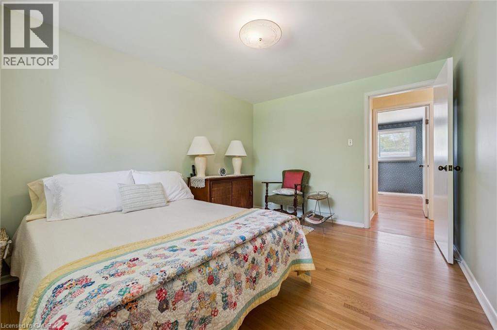 15 CLOVERDALE Crescent - 20