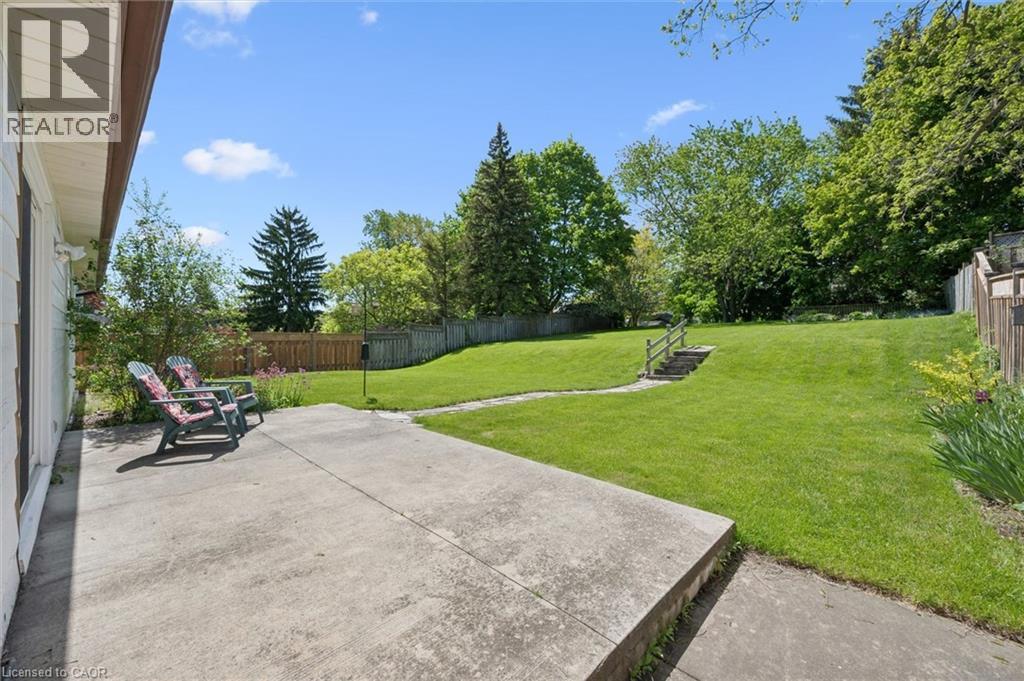 15 CLOVERDALE Crescent - 34