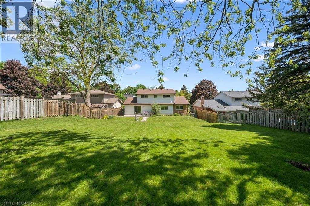15 CLOVERDALE Crescent - 38