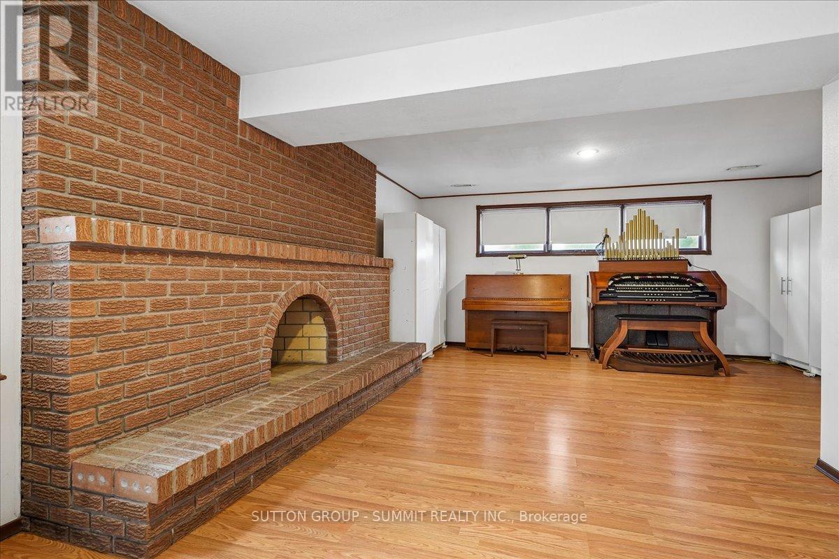 72 EASTBURY DRIVE - 23