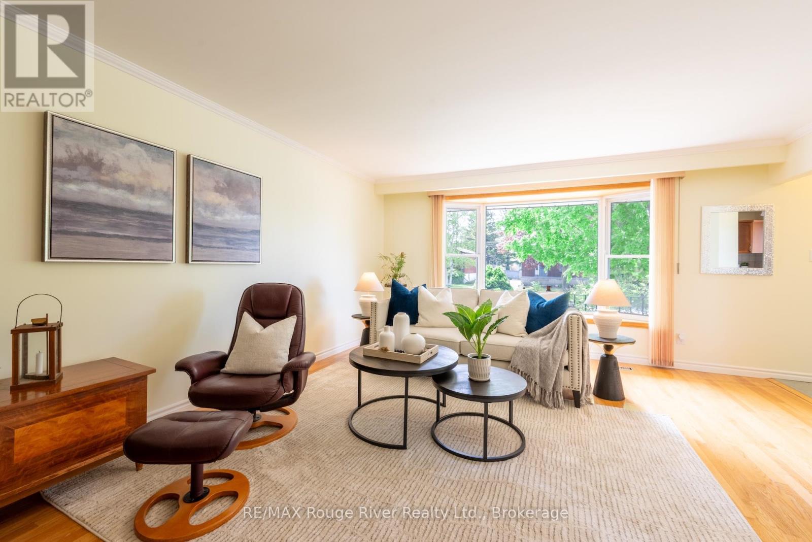 538 WILLOW CRESCENT - 10