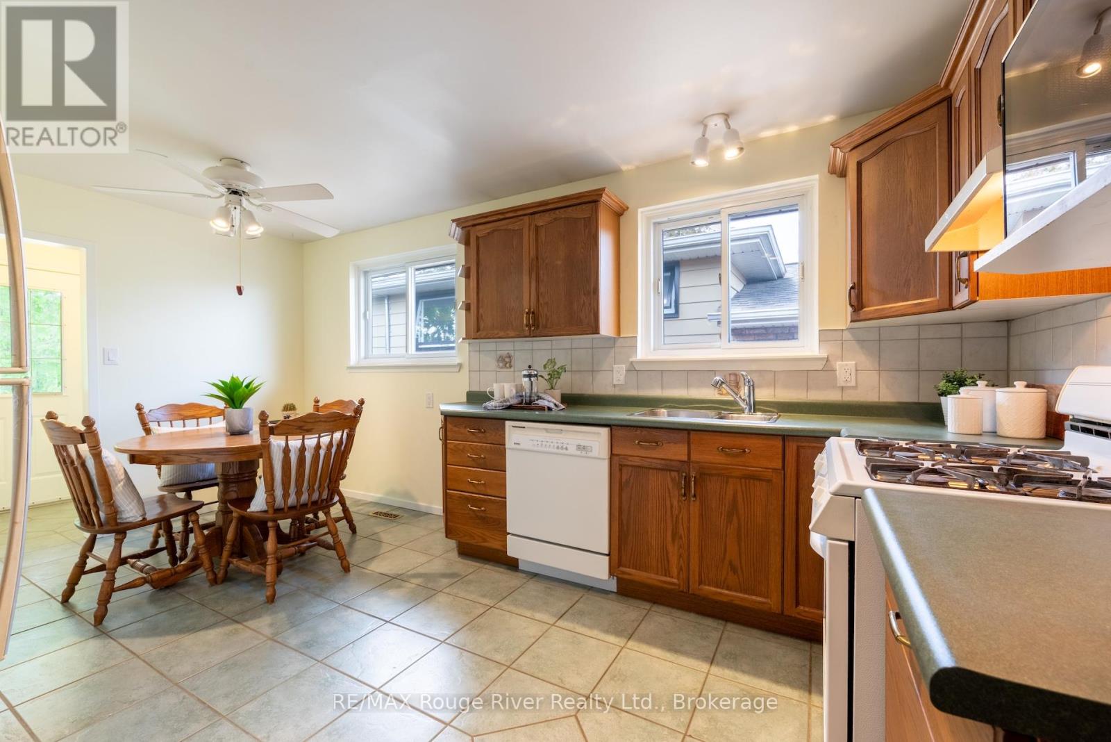 538 WILLOW CRESCENT - 12