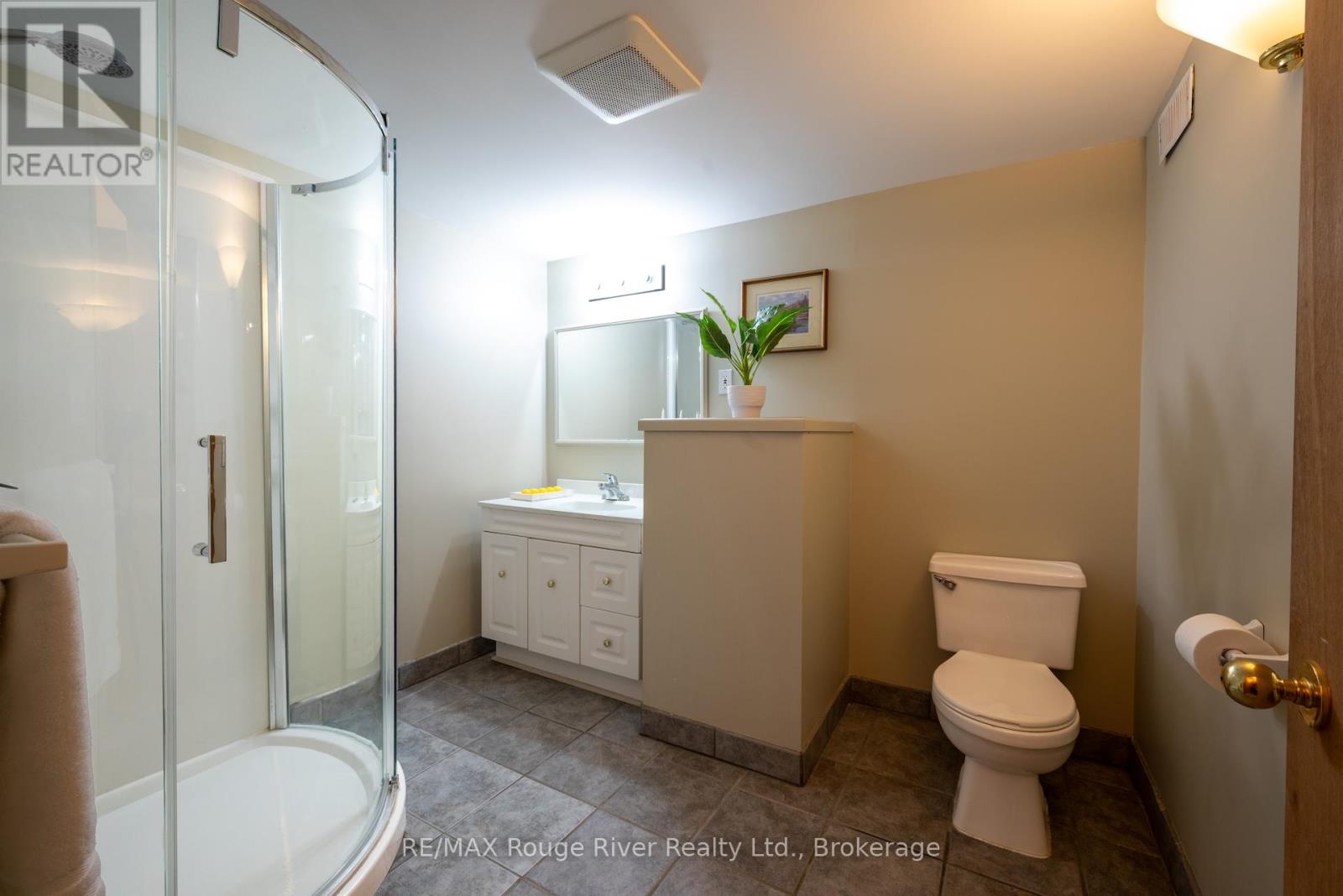 538 WILLOW CRESCENT - 26