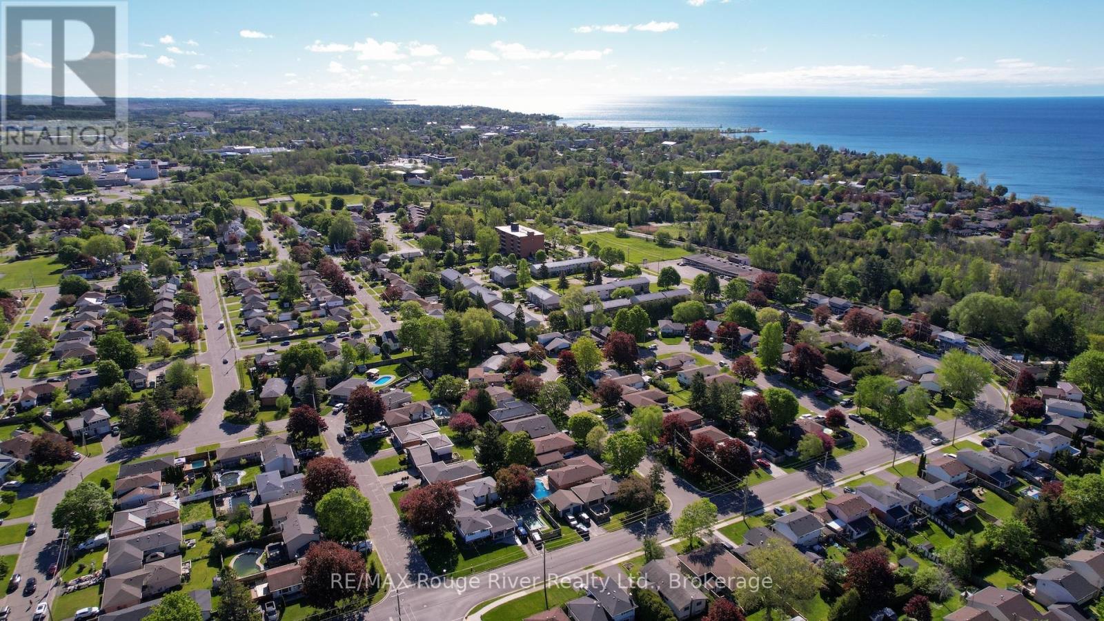 538 WILLOW CRESCENT - 33
