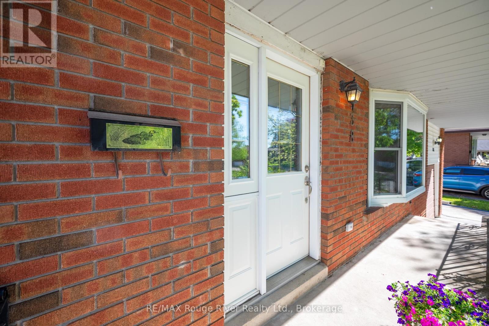 538 WILLOW CRESCENT - 7