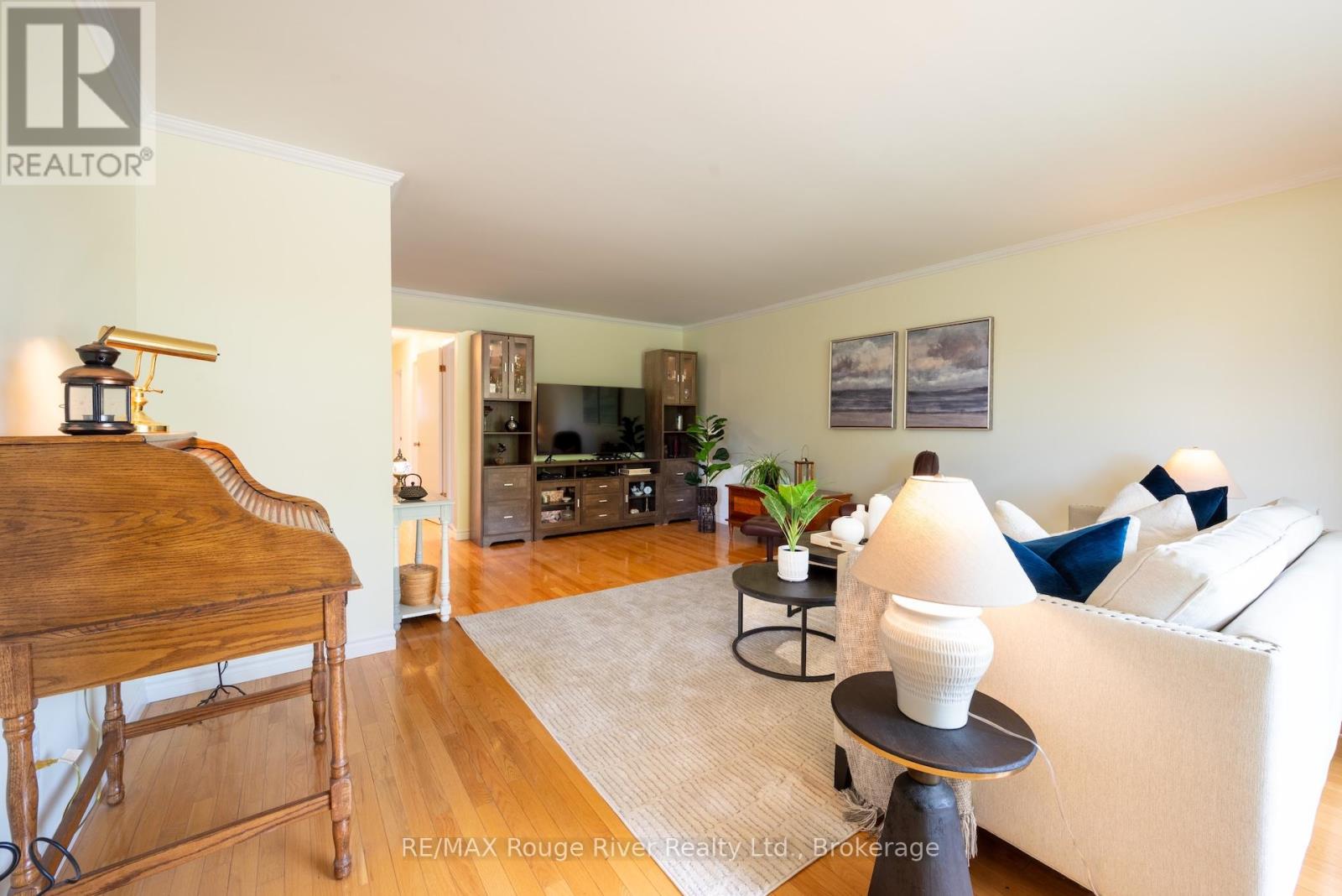 538 WILLOW CRESCENT - 8